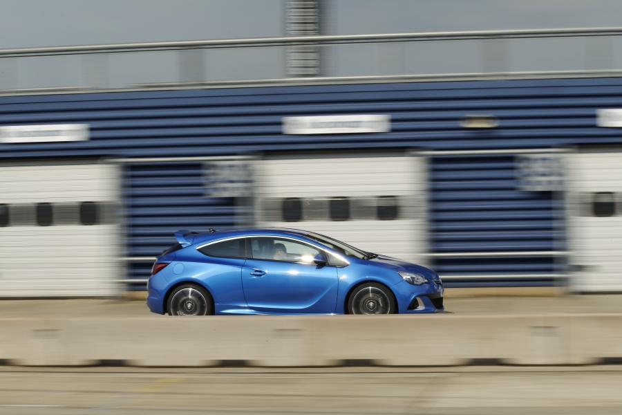  Vauxhall Astra VXR 2012 года  (фото 34 из 274)